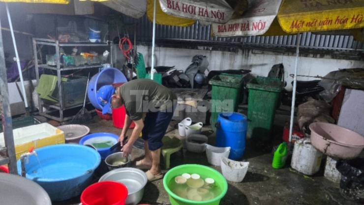 Cảnh nhếch nhác tại Nhà hàng Vườn bia 38.