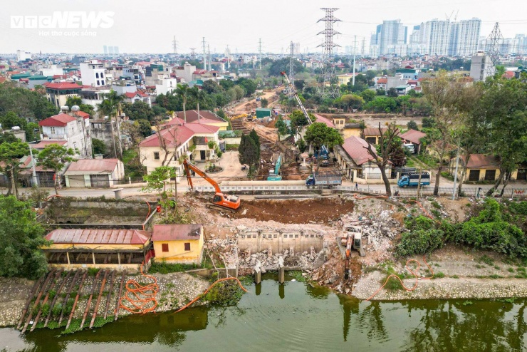 Công trình được triển khai theo hình thức khẩn cấp nhằm giải quyết tình trạng úng ngập tại nhiều khu đô thị như Resco, Ecohome, khu Ngoại giao đoàn, Tây Hồ Tây, Ciputra… đồng thời cải thiện dòng chảy của sông Tô Lịch.