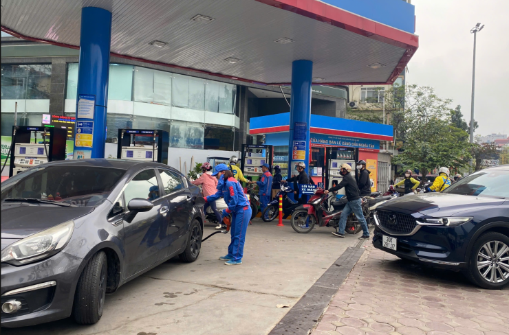 Xăng dầu trong nước tiếp tục ổn định nhờ Quỹ Bình ổn giá xăng dầu "xả hàng"