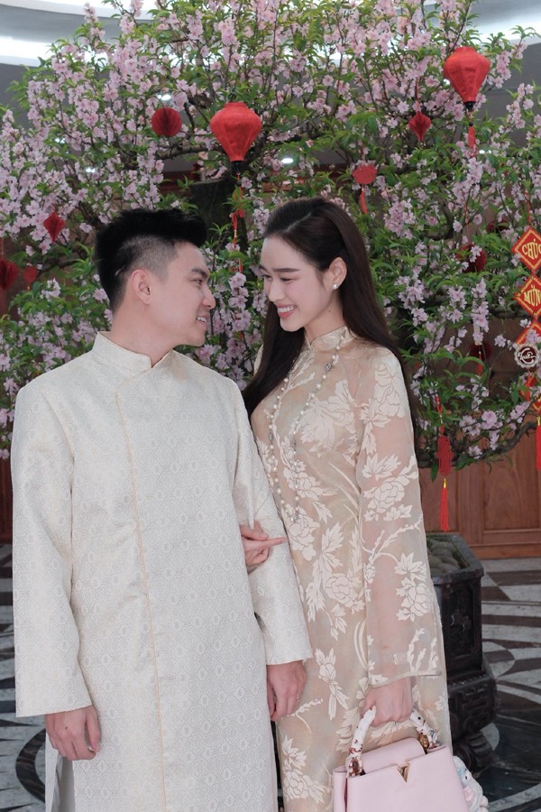 Vợ chồng son Hoa hậu Đỗ Thị Hà.