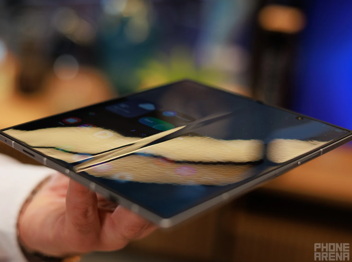 Galaxy Z Wide Fold sẽ có màn hình với nếp gấp khó nhìn thấy hơn.