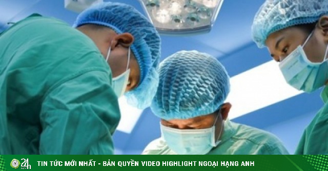 Phẫu thuật lấy viên sỏi bàng quang 'khủng' bằng quả trứng ngỗng