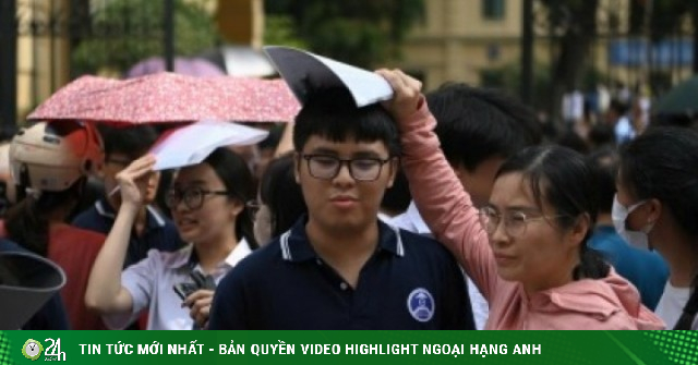 Học phí đại học tăng mạnh: Nỗi lo “gánh nặng kép” của phụ huynh