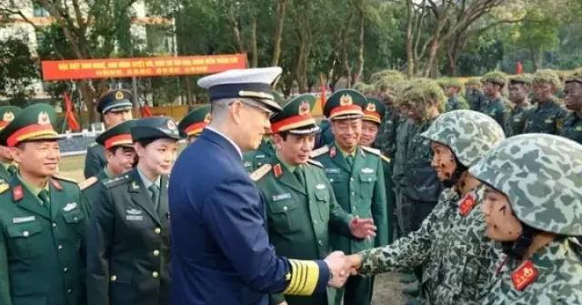 Bộ trưởng Quốc phòng Trung Quốc xem lính đặc công Việt Nam biểu diễn võ thuật