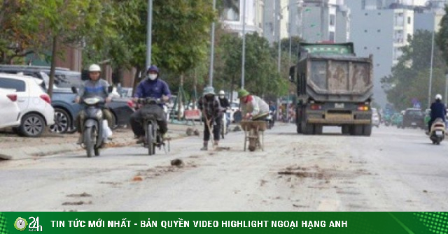 Hà Nội: Xe tải làm rơi đất trên đường, CSGT truy tận công trường xử lý