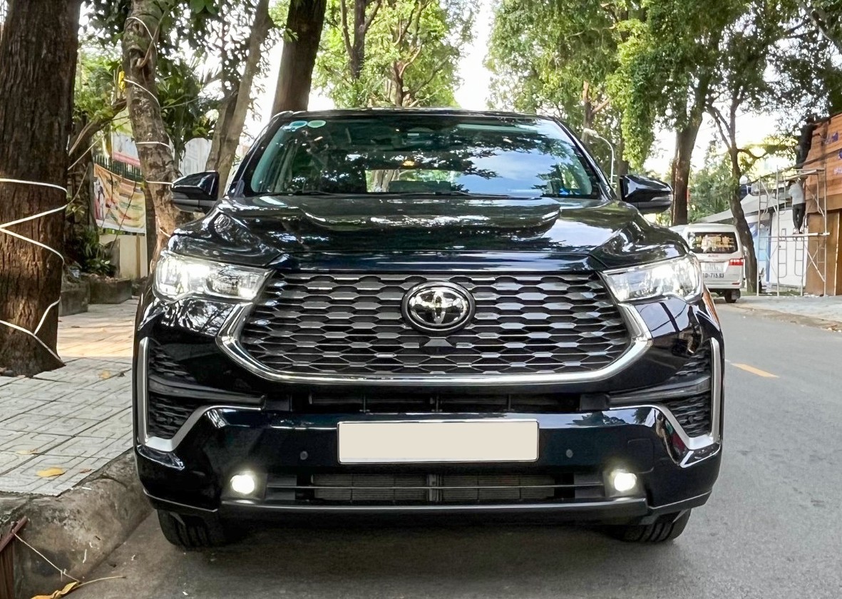 Tổng thể,&nbsp;Innova Cross&nbsp;Hybrid mang đến thiết kế hài hòa giữa tính thẩm mỹ và công năng sử dụng.