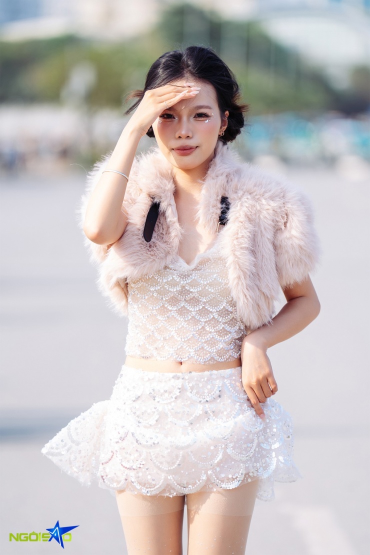 Fan nữ hóa cô dâu đi gặp các nam thần tại concert Anh trai Say hi - 9