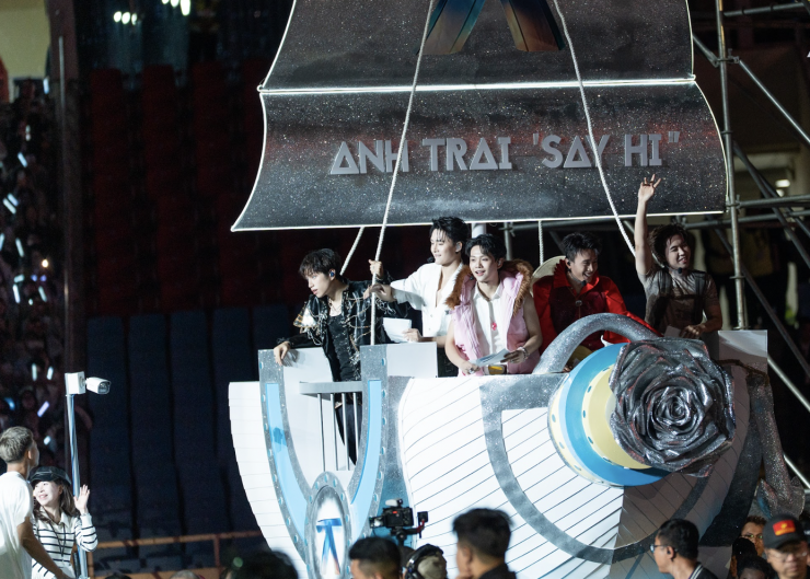 D&agrave;n anh trai khuấy đảo Mỹ Đ&igrave;nh - 27