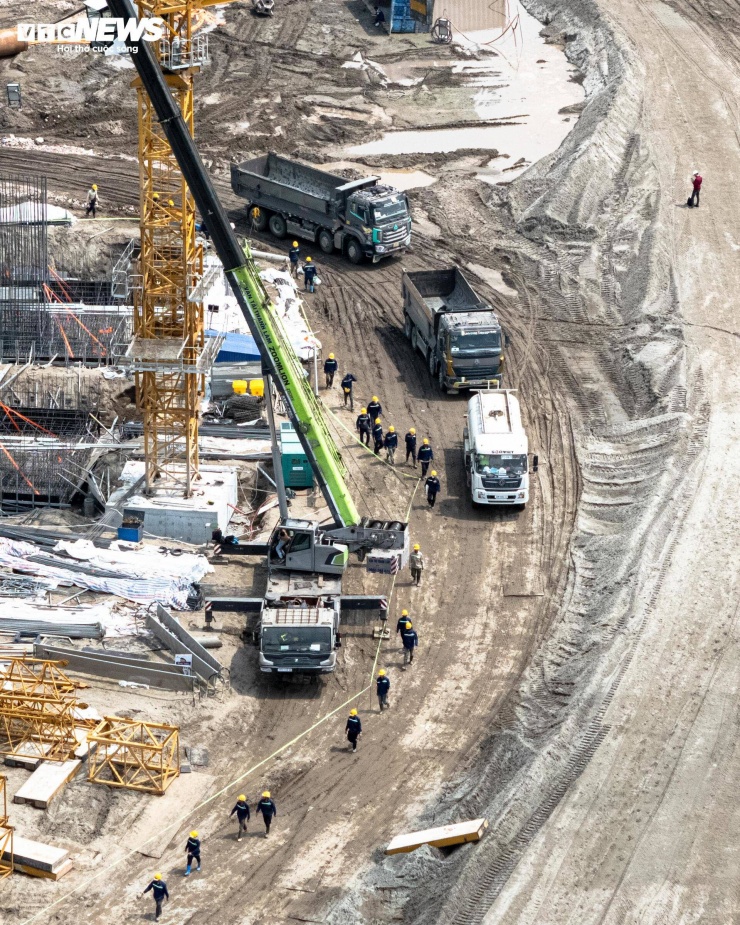 Công việc được tổ chức theo nhiều mũi thi công, nhằm đẩy nhanh tiến độ giai đoạn đầu.