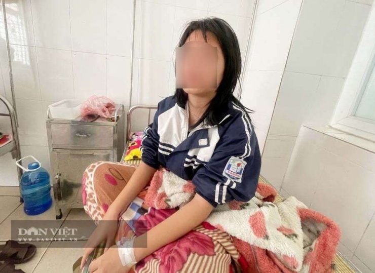 Em H. hiện đang được điều trị tại Bệnh viện Đa khoa tỉnh Hưng Yên. Ảnh: Gia Khiêm