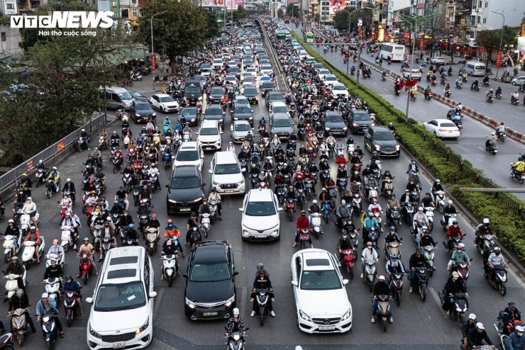 Nhiều người mất từ 10 đến 15 phút để đi qua quãng đường chưa đầy 1 km.