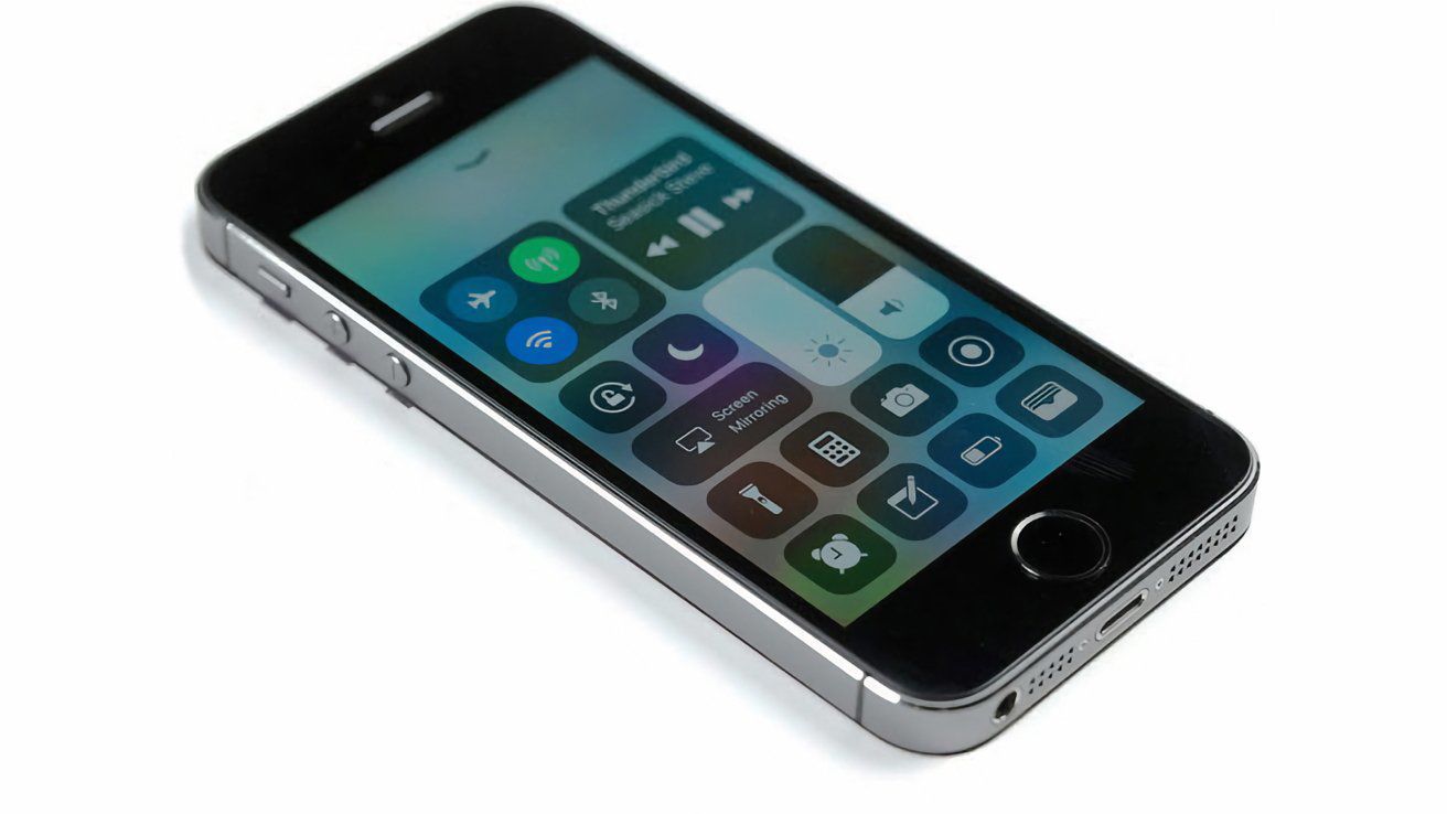 iPhone 5 được ra mắt vào năm 2012.