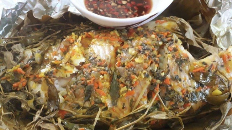 Cá diêu hồng là nguyên liệu dễ biến tấu thành nhiều món ăn thơm ngon. Đặc biệt, không thể bỏ qua món cá diêu hồng nướng rau răm - một món nướng với hương vị dân dã nhưng rất hấp dẫn.