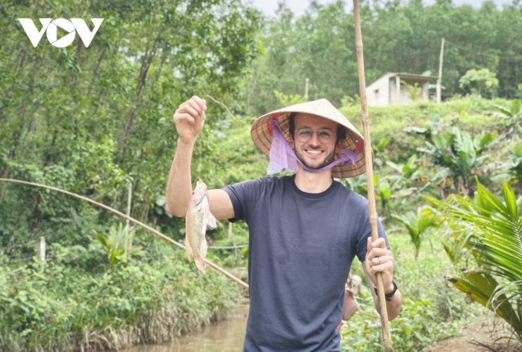 Thời gian trải nghiệm tại nông trại khoảng 2 tiếng đồng hồ, giá vé 120.000 đồng mỗi người