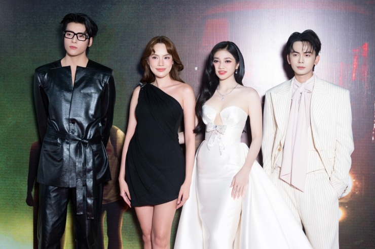 Người đẹp Lê Hoàng Phương cũng có mặt. Cô nói ấn tượng với sự chuyển mình của Minh Kiên trong vai trò diễn viên.