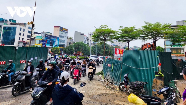 Hai đoạn từ nút giao Nguyễn Trãi - Vũ Trọng Phụng và Trường Đại học Khoa học Xã hội và Nhân văn đến nút giao Nguyễn Trãi - Nguyễn Tuân đều thi công từ 22h đến 5h sáng hôm sau. Nhà thầu sẽ hoàn trả mặt đường rồi mới tổ chức thi công phân đoạn tiếp theo.