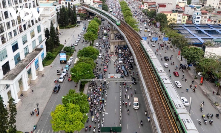 Trước đó, ghi nhận trong chiều 17/3, tại vị trí hai lô cốt ở đường Nguyễn Trãi xảy ra tình trạng ùn tắc giao thông...