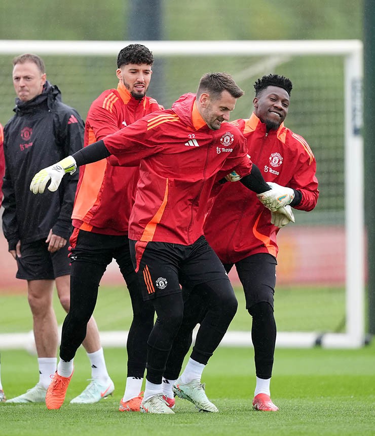 Một số thủ môn của MU có khả năng phải rời đi hè này