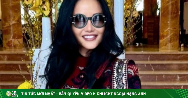 Hồng Nhung được khen gu mặc 'không đụng hàng' trên phố châu Âu