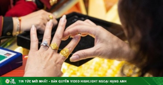 Giá vàng đang giảm, có nên chi tiền mua vào không?