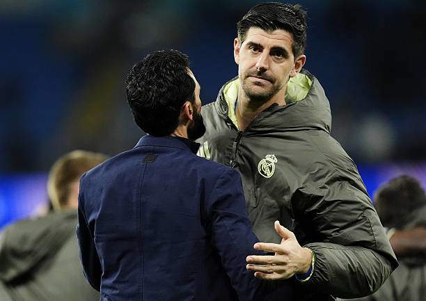 Courtois bị thay ra sau hiệp 1 do có dấu hiệu bị đau