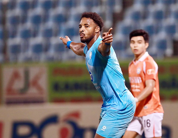 Hồi sinh ở mạnh mẽ TX Nam Định, Xu&acirc;n Son tuy&ecirc;n bố cứng về m&agrave;n t&aacute;i hợp Ho&agrave;ng H&ecirc;n ở ĐT Việt Nam