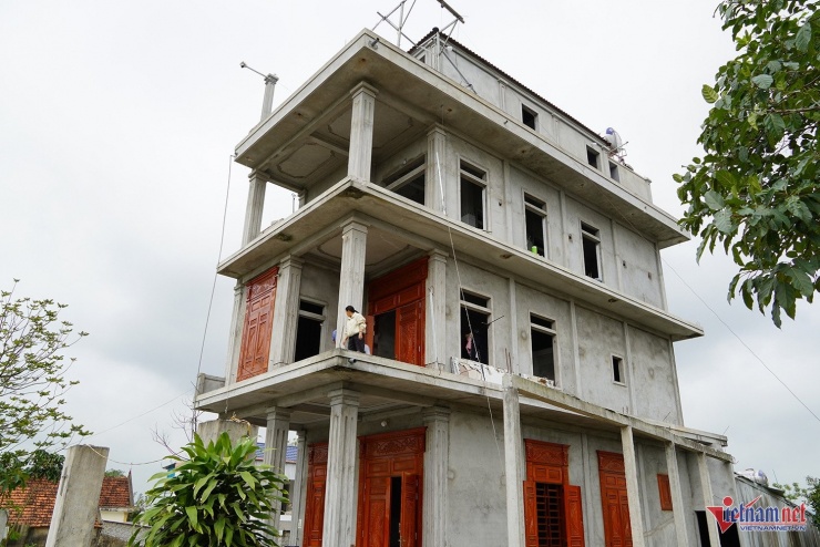 Ngôi nhà 4 tầng đang dần hoàn thiện của gia đình anh Hậu