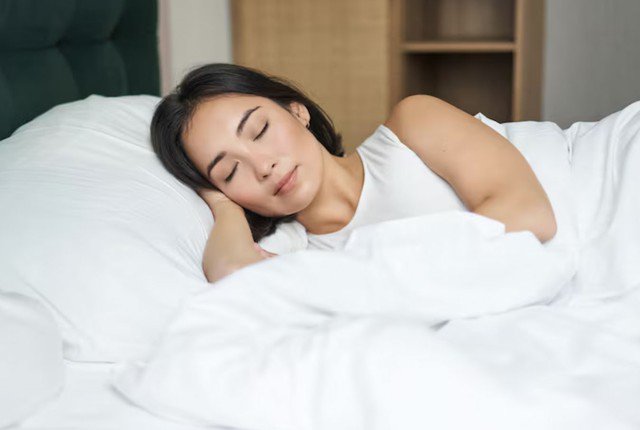 Để đạt được mục tiêu sống thọ, không chỉ cần ngủ đúng giờ mà còn phải đảm bảo chất lượng giấc ngủ. Ảnh minh họa