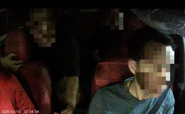 Tài xế công nghệ bị Grab khóa vĩnh viễn, quyết định đúng pháp lý nhưng gây xôn xao