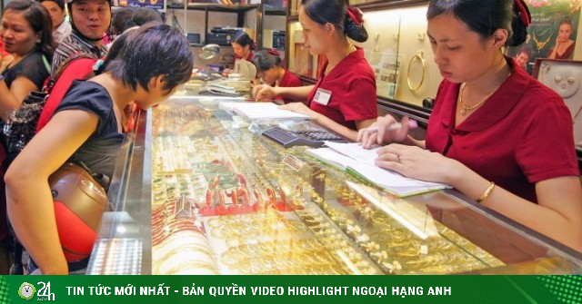 Người 'ôm' vàng lỗ rất nặng, cảnh báo rủi ro lớn