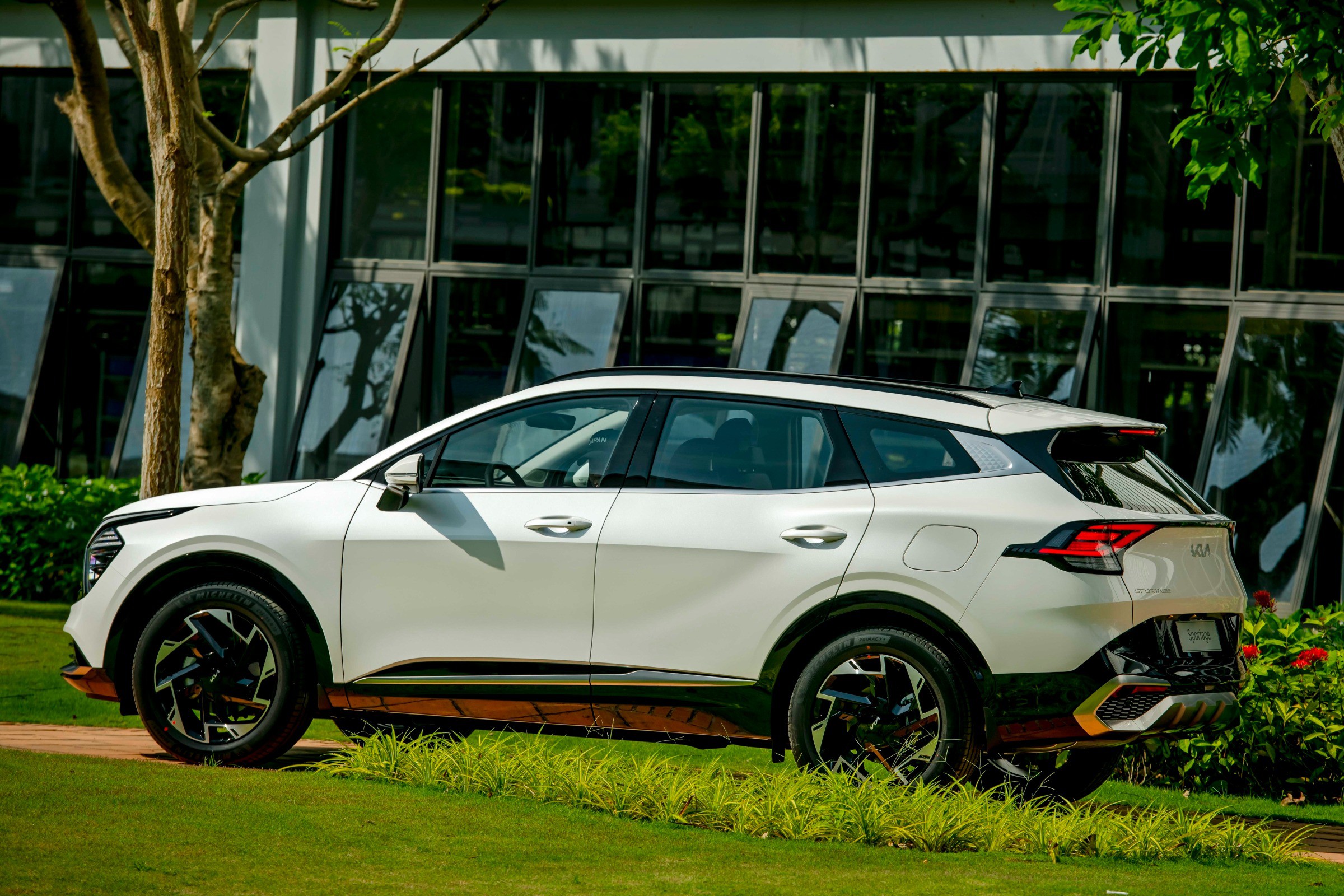 Honda CR-V đắt hơn Kia Sportage cả trăm triệu, khác biệt nằm ở đâu? - 6