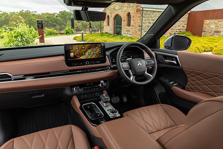 Mitsubishi Outlander PHEV 2026 cập bến đại lý, nâng cấp mạnh tay, giá tăng nhẹ - 4