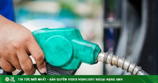 Một công ty xăng dầu có 15/18 cửa hàng bán lẻ bị hết hàng