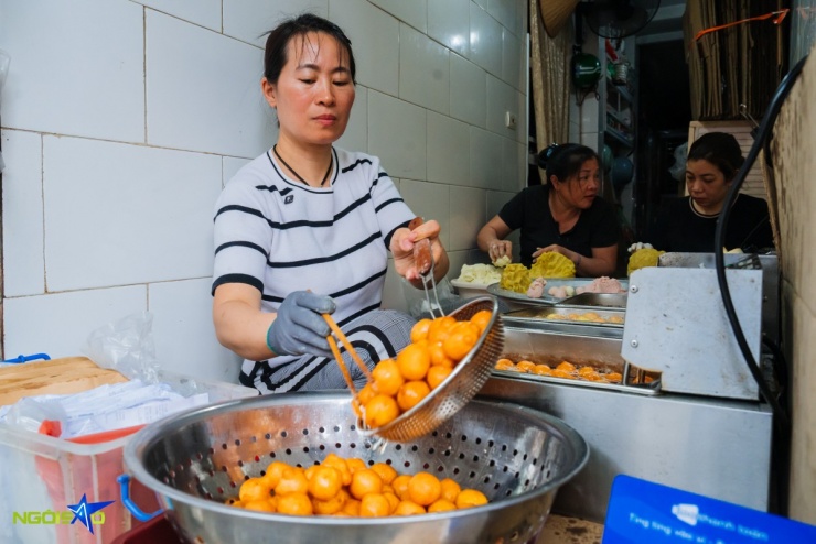 Quán bánh rán tí hon ngày bán 3.000 chiếc ở Hà Nội - 2