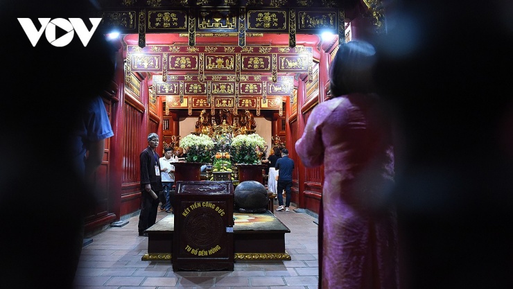 “Tour đêm trên núi Nghĩa Lĩnh có không gian rất thanh tịnh, hành hương lên núi cảm giác như mọi muộn phiền, xô bồ của cuộc sống lui lại phía sau. Sau nhiều lần đến Đền Hùng, thật tiếc vì tôi không biết tour này sớm hơn”.