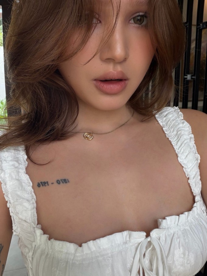 Ảnh sao 20/3: Hòa Minzy nắm chặt tay Văn Cương trong buổi ra mắt với đơn vị - 4