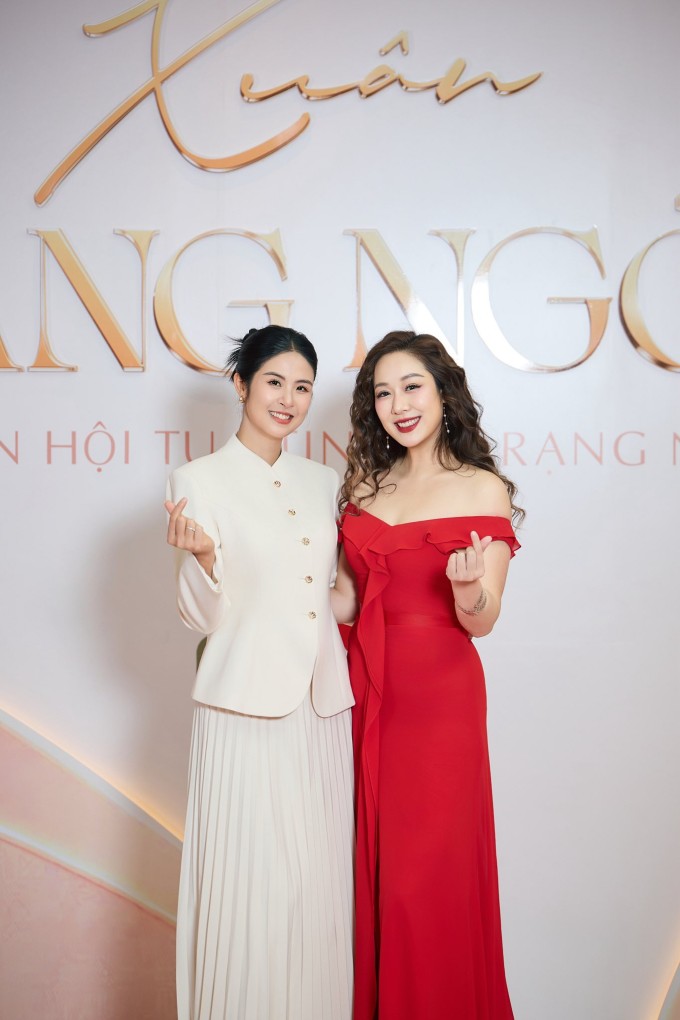 Ảnh sao 20/3: Hòa Minzy nắm chặt tay Văn Cương trong buổi ra mắt với đơn vị - 7