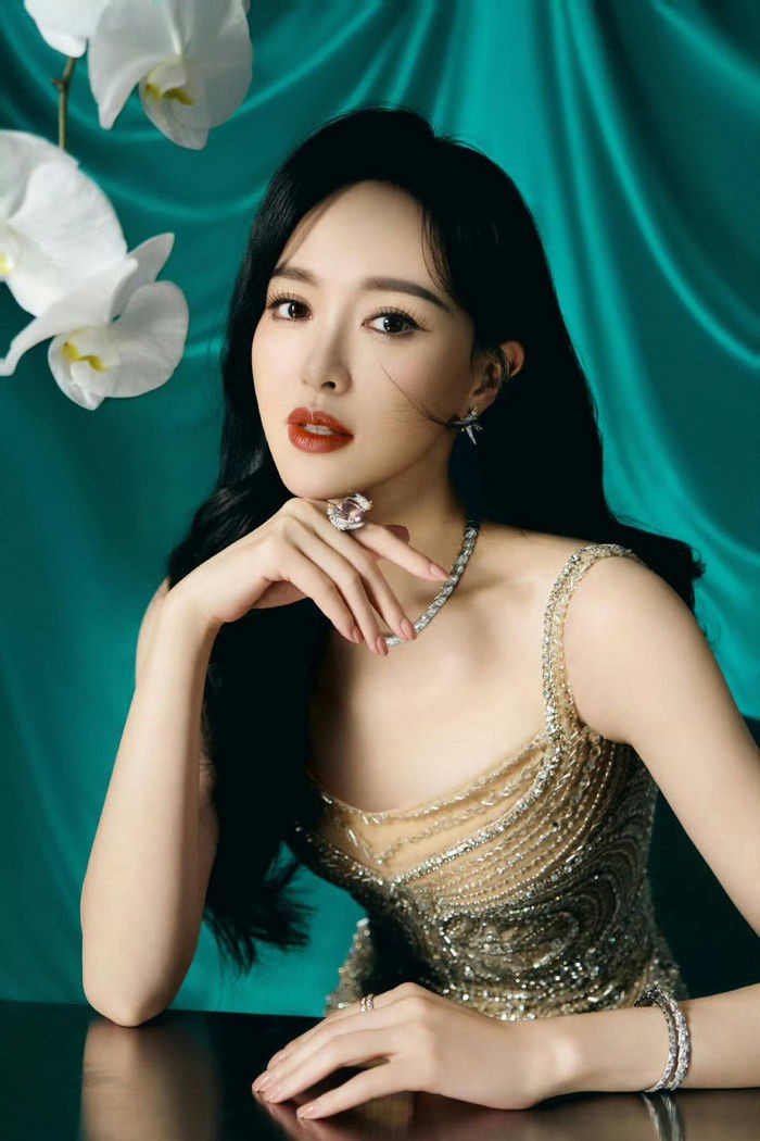 Đường Yên gây tranh cãi vì “chiếm spotlight” của Chương Tử Di - 4