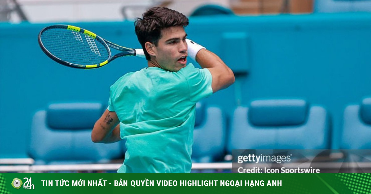Nóng nhất thể thao sáng 21/3: Alcaraz đáp trả Tsitsipas, Swiatek gặp "ác mộng"
