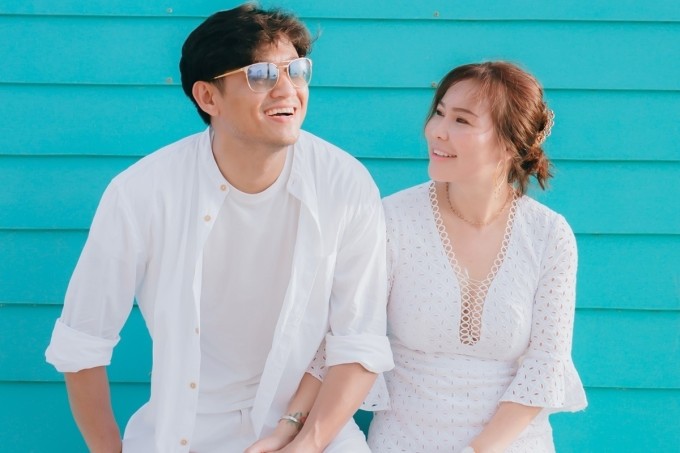 Diễn viên Quý Bình bên vợ lúc sinh thời.