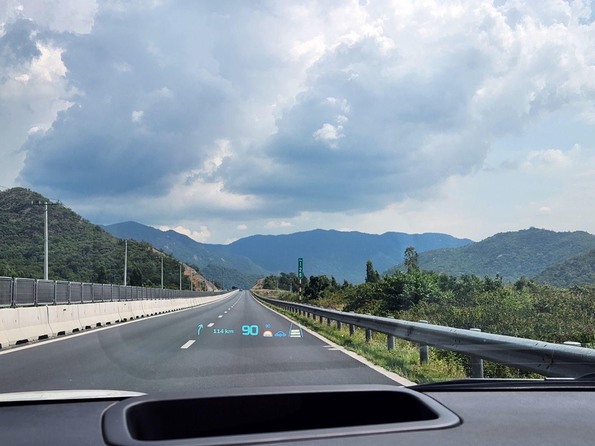 HUD hiển thị tốc độ l&agrave; trang bị tuỳ chọn v&agrave; c&oacute; gi&aacute; th&agrave;nh hơn 10 triệu đồng.&nbsp;