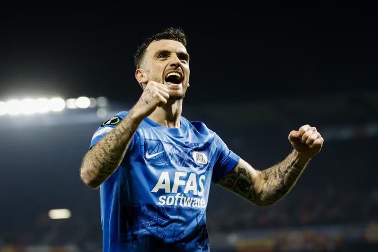 AZ cũng góp mặt vòng 8 đội mạnh nhất