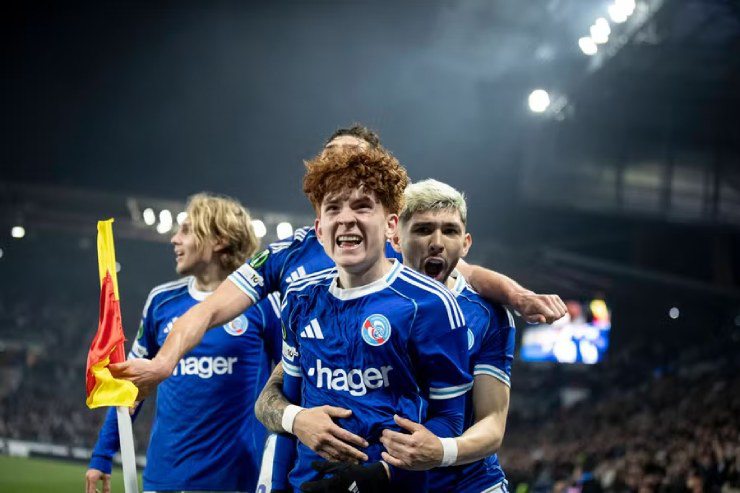 Strasbourg xuất sắc đi tiếp