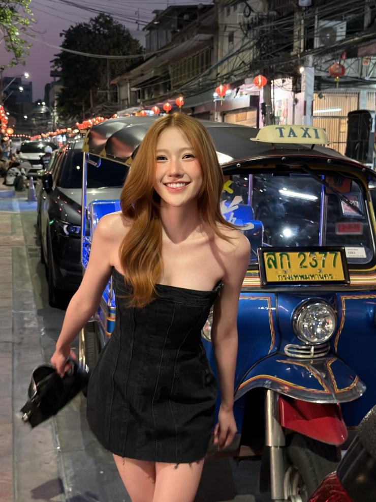 Trang phục khoe dáng 'mình dây' của em gái Trấn Thành - 4