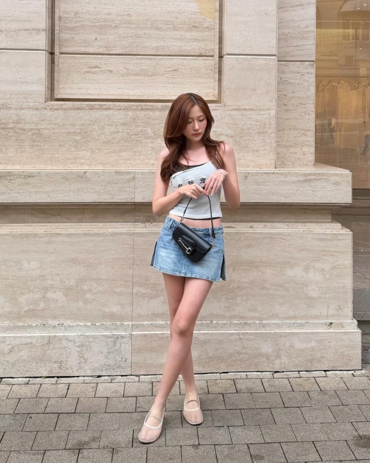 Trang phục khoe dáng 'mình dây' của em gái Trấn Thành - 9