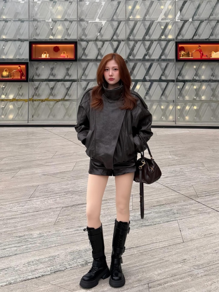 Trang phục khoe dáng 'mình dây' của em gái Trấn Thành - 11