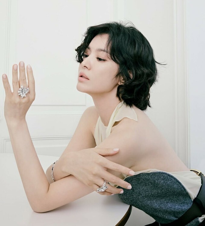 Vợ Han Jae Suk ngưỡng mộ vẻ đẹp 'quên thời gian' của Song Hye Kyo - 5