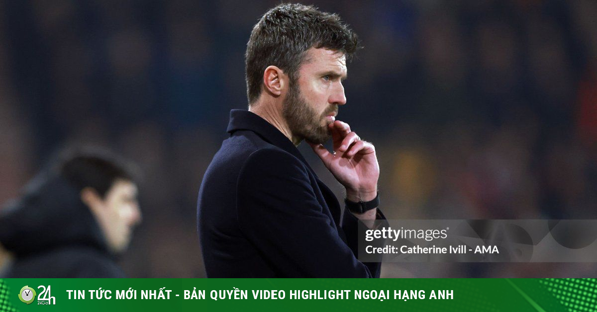 MU rơi chiến thắng trước Bournemouth: Thầy trò Carrick thi nhau mỉa mai trọng tài