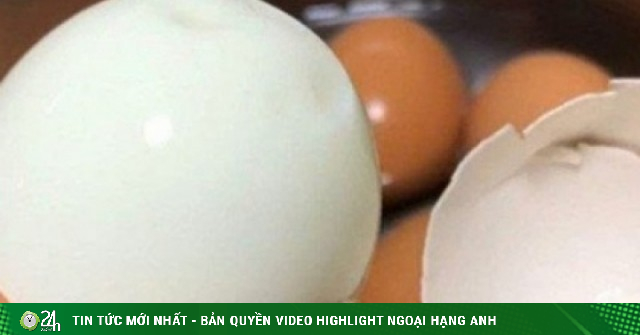 Mẹo luộc trứng giúp bóc vỏ trong tích tắc