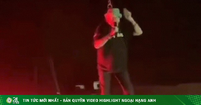 Ca sĩ bất tỉnh khi đang biểu diễn, bị treo lơ lửng trên sân khấu